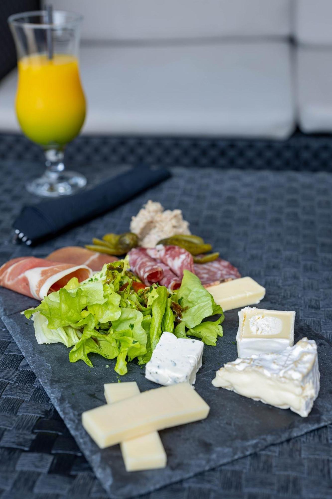 Noemys Toulon La Valette - Hotel Restaurant Avec Piscine Eksteriør billede